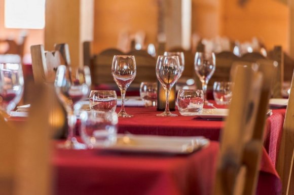 Salle de réception avec hébergement pour un mariage La Rosière